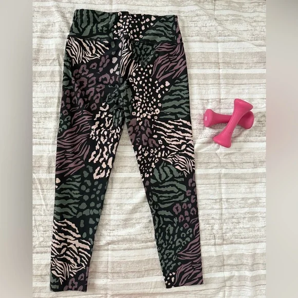 💪🏻 Calvin Klein Animal Print Black/Mauve/Green Leggings Medium - Picture 3 of 4